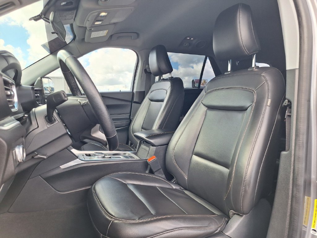 Certified 2022 Ford Explorer XLT w/ Equipment Group 202A RWD image 23