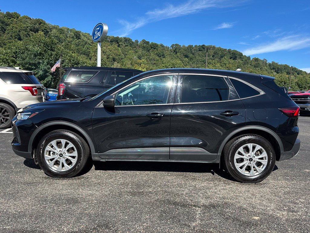 Certified 2025 Ford Escape Active AWD/4WD image 2