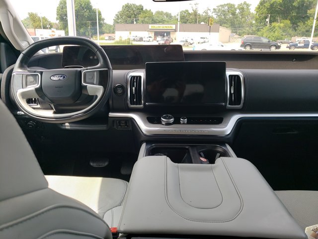 Certified 2025 Ford Expedition Platinum AWD/4WD image 18
