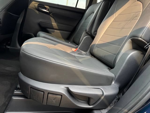 Used 2020 Toyota Highlander XLE AWD/4WD image 10