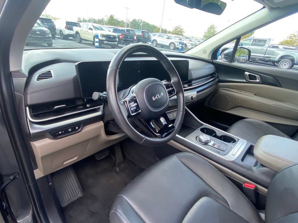 Used 2026 Kia Carnival LXS FWD image 9