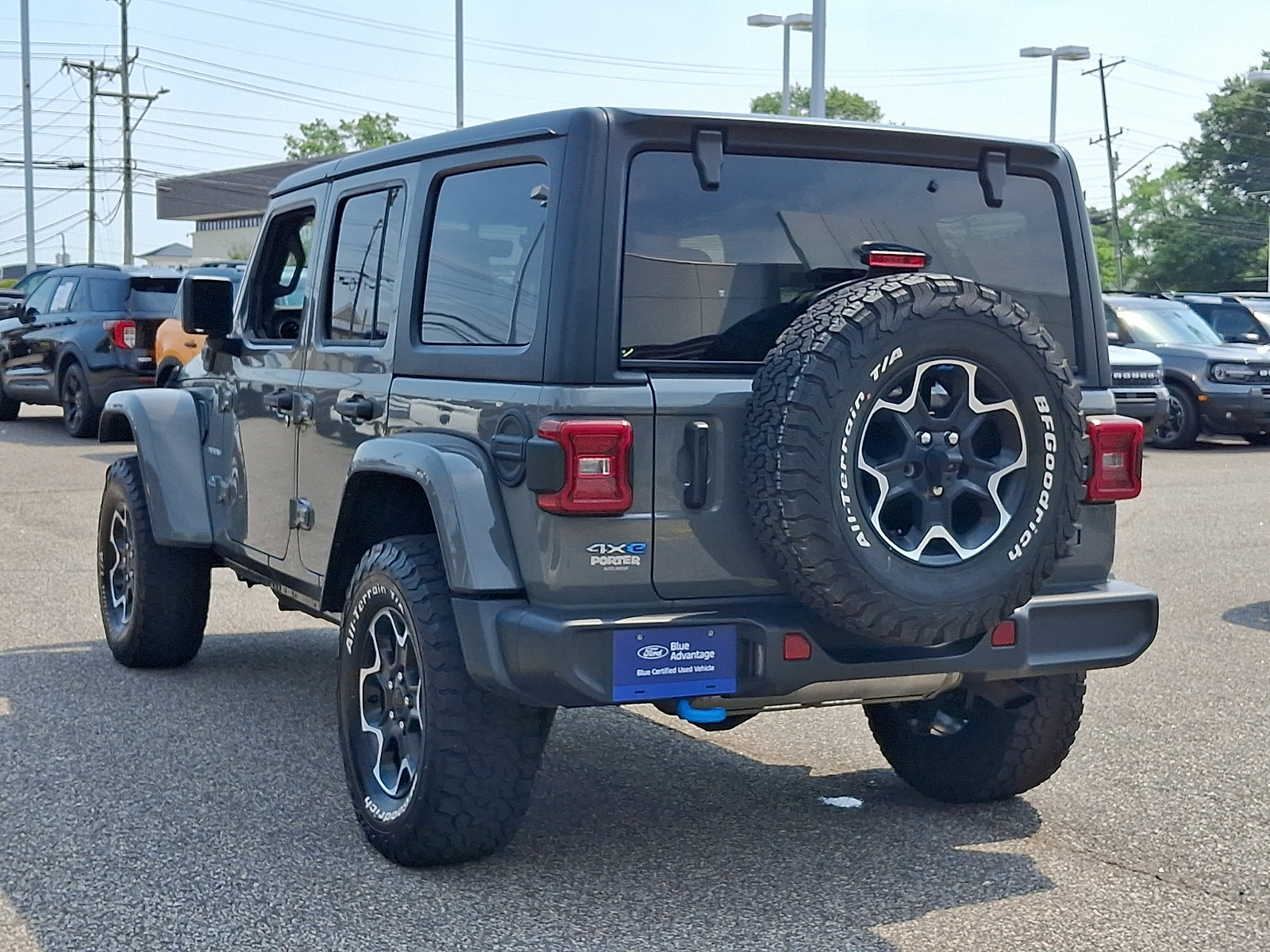 Used 2023 Jeep Wrangler Unlimited Sahara w/ Cold Weather Group AWD/4WD image 8