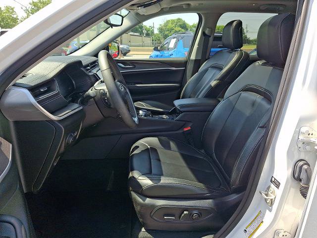 Used 2023 Jeep Grand Cherokee Limited AWD/4WD image 13