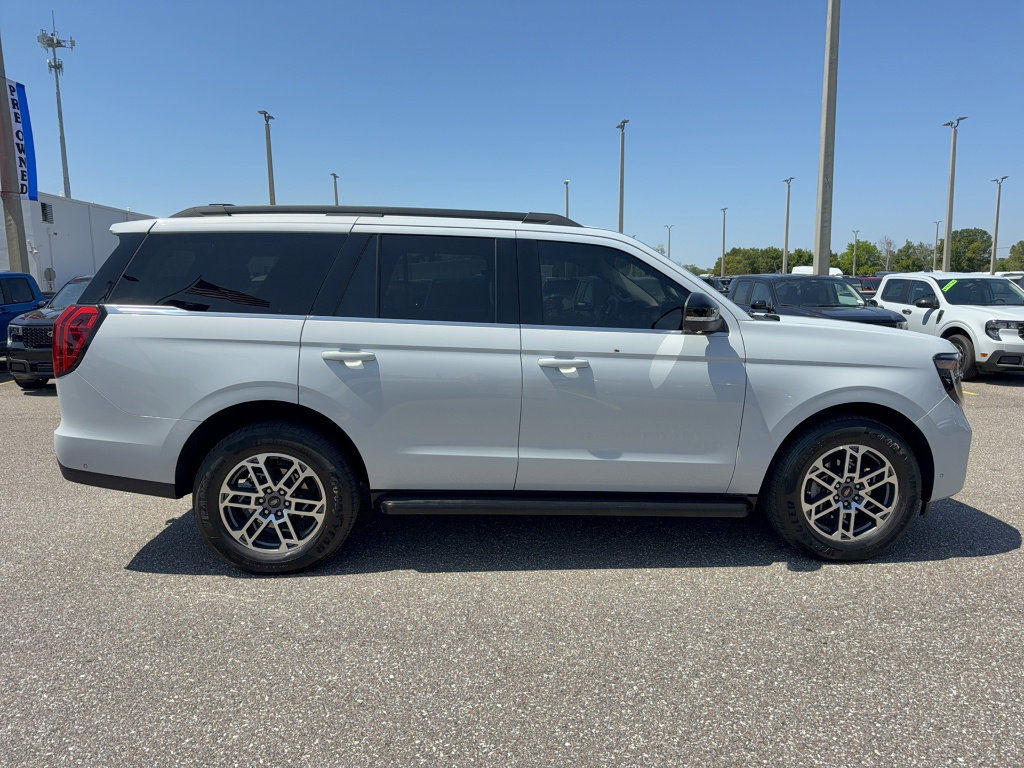 Certified 2025 Ford Expedition Active image 5