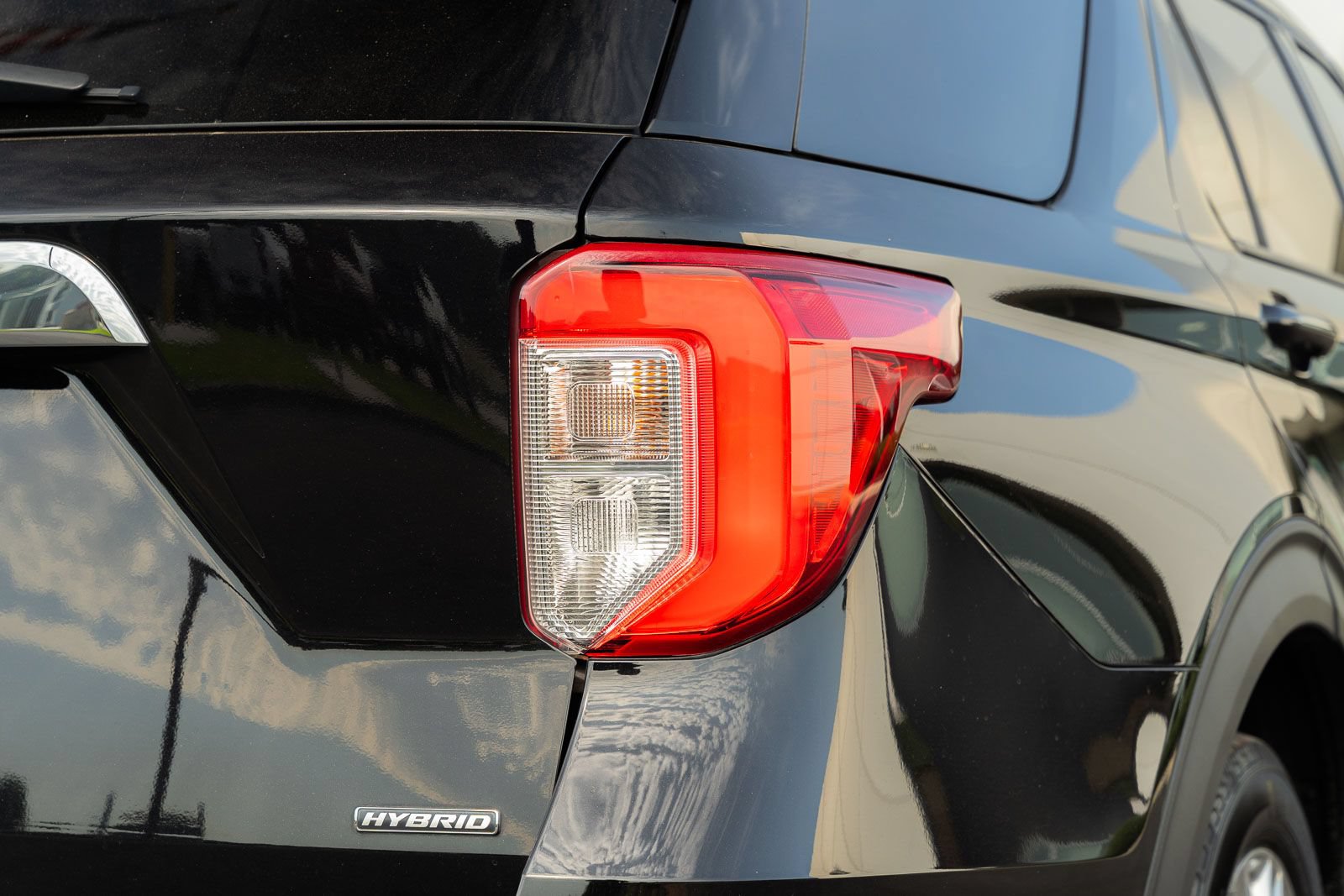 Certified 2021 Ford Explorer Limited w/ Hybrid Equipment Group 310A RWD image 14