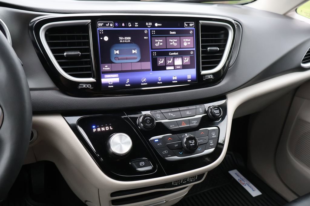 Used 2024 Chrysler Pacifica Touring-L FWD image 30