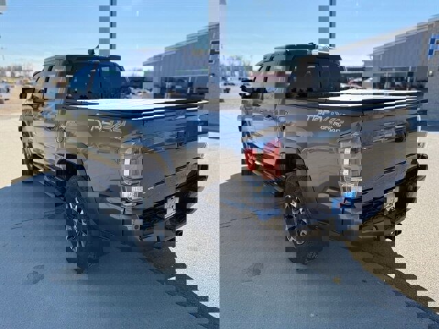 Used 2023 Toyota Tacoma TRD Off-Road w/ Technology Package AWD/4WD image 4