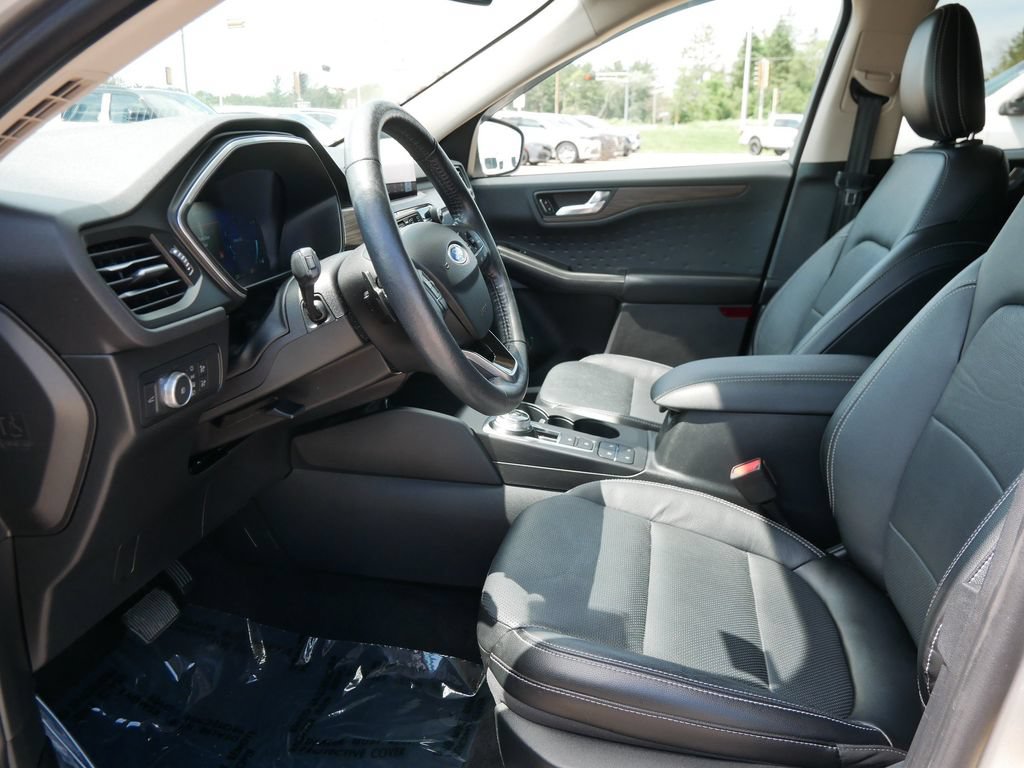 Certified 2020 Ford Escape Titanium AWD/4WD image 9