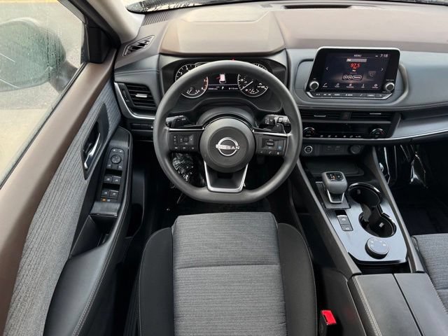 Used 2023 Nissan Rogue SV AWD/4WD image 9
