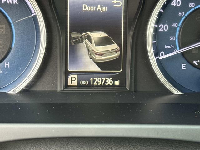 Used 2017 Toyota Camry Hybrid image 2