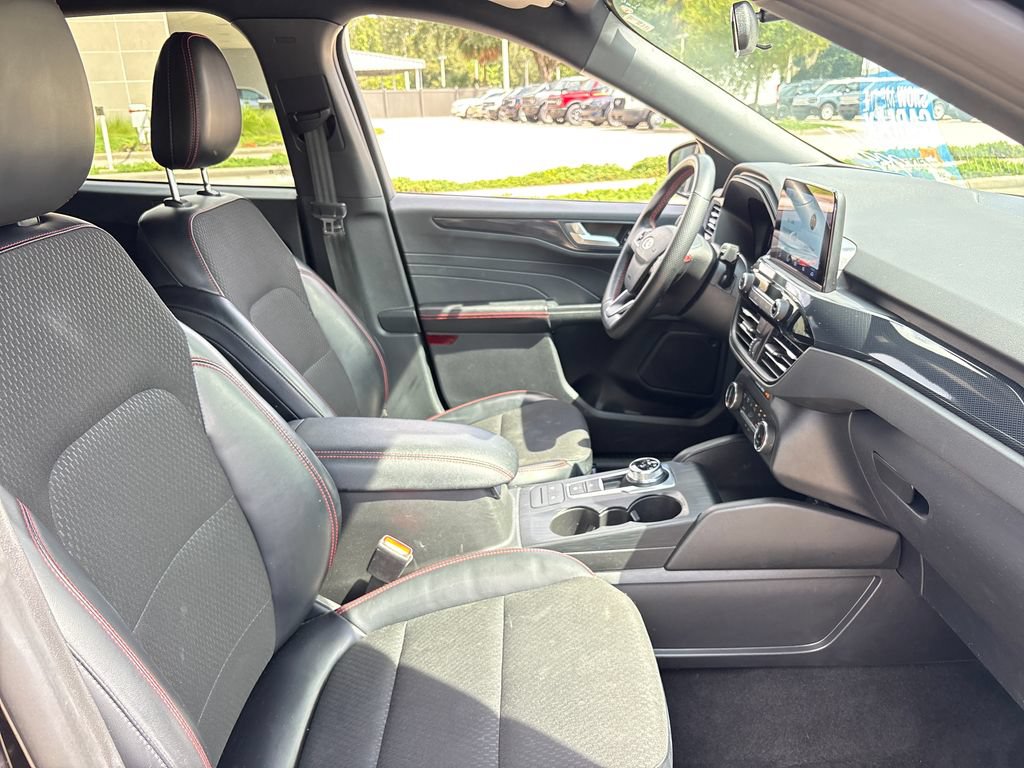 Certified 2025 Ford Escape ST-Line FWD image 28
