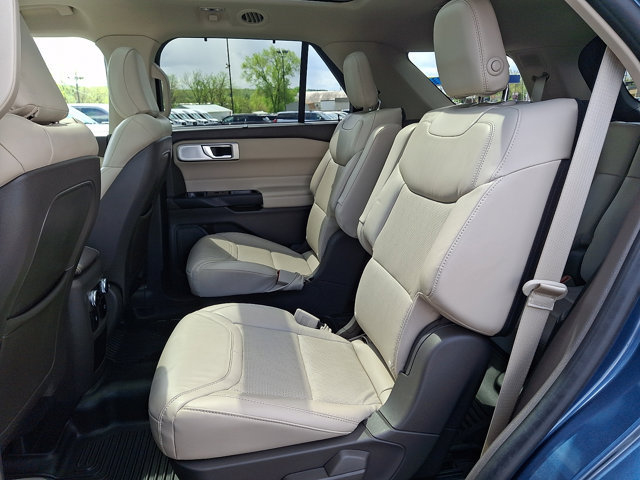 Certified 2020 Ford Explorer Platinum w/ Premium Technology Package AWD/4WD image 11