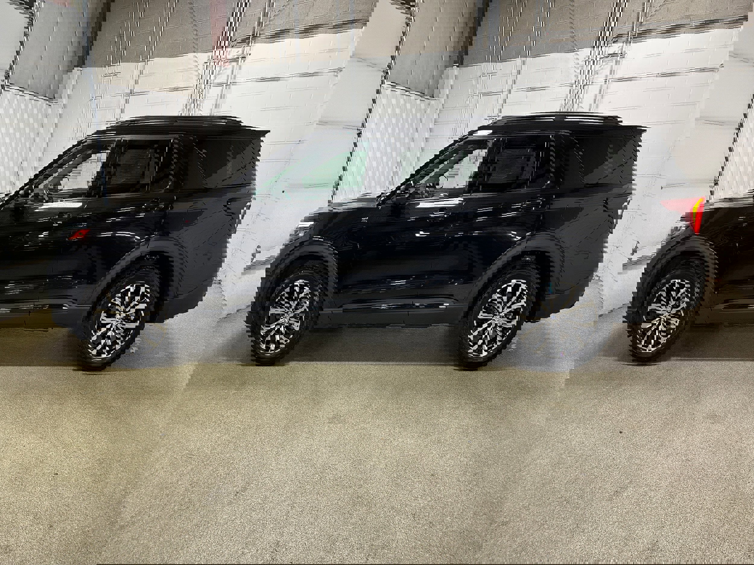 Certified 2025 Ford Explorer ST-Line image 6