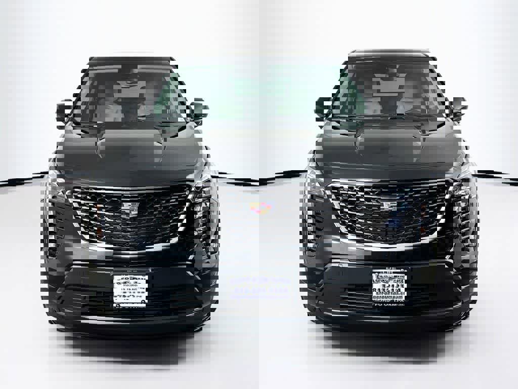 Used 2022 Cadillac XT4 Luxury w/ Cold Weather Package image 8