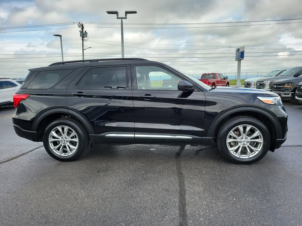 Certified 2023 Ford Explorer XLT w/ Equipment Group 202A AWD/4WD image 3