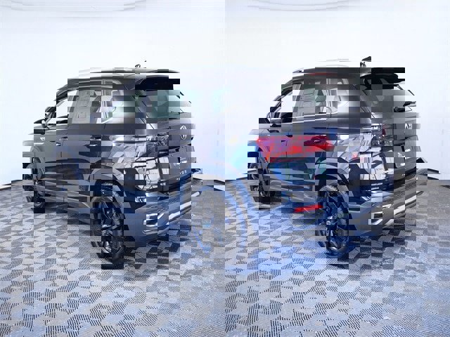 Used 2022 Volkswagen Taos SE image 2