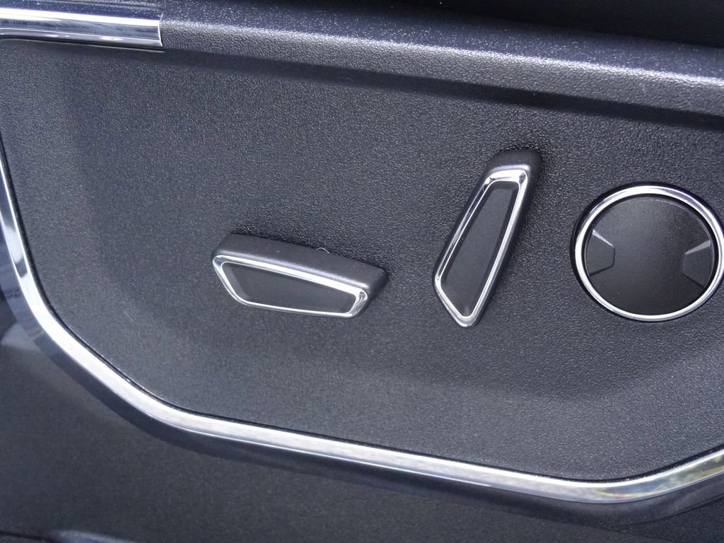 Certified 2023 Ford F150 Platinum w/ Equipment Group 701A High image 13