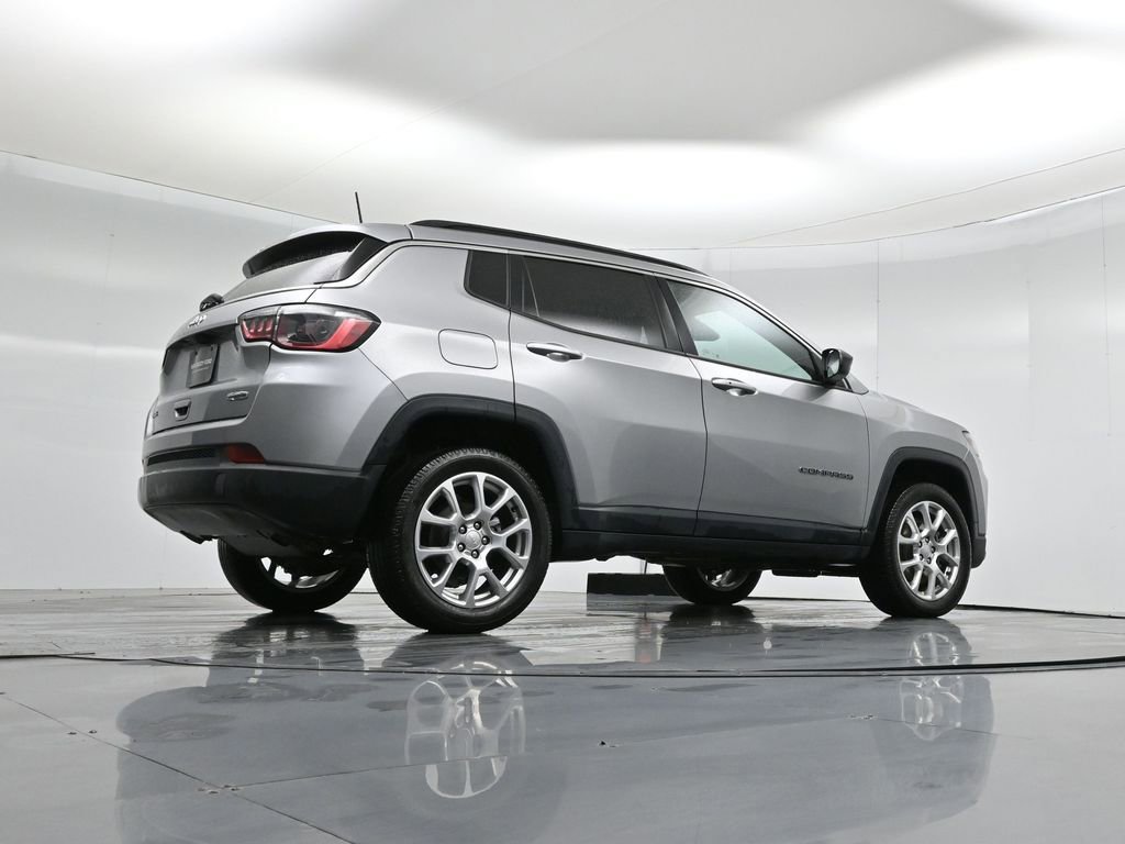 Used 2023 Jeep Compass Latitude image 34