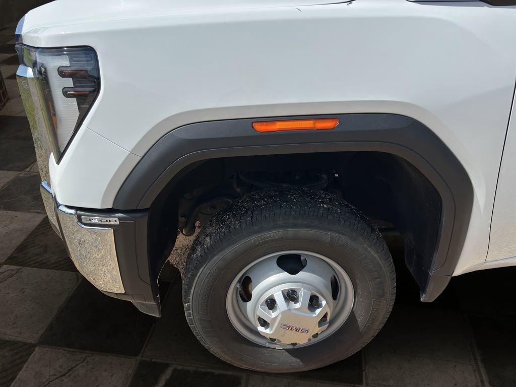 Used 2024 GMC Sierra 3500 Pro AWD/4WD image 8