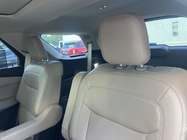 Certified 2022 Ford Explorer Limited w/ Limited Technology Package RWD image 11