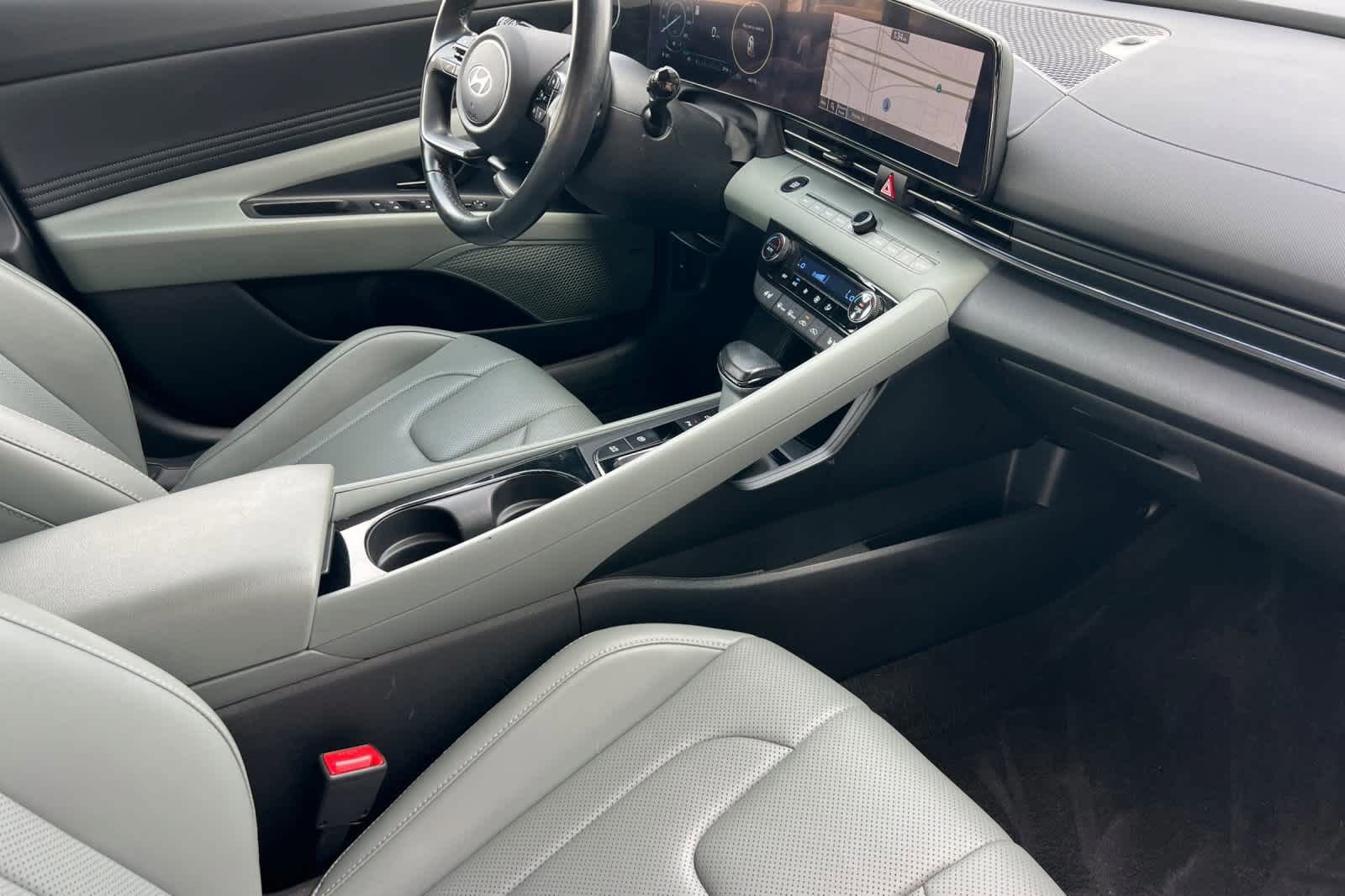 Used 2024 Hyundai Elantra Limited image 16