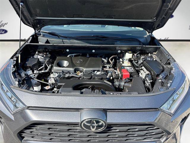 Used 2021 Toyota RAV4 XLE w/ Convenience Package FWD image 31