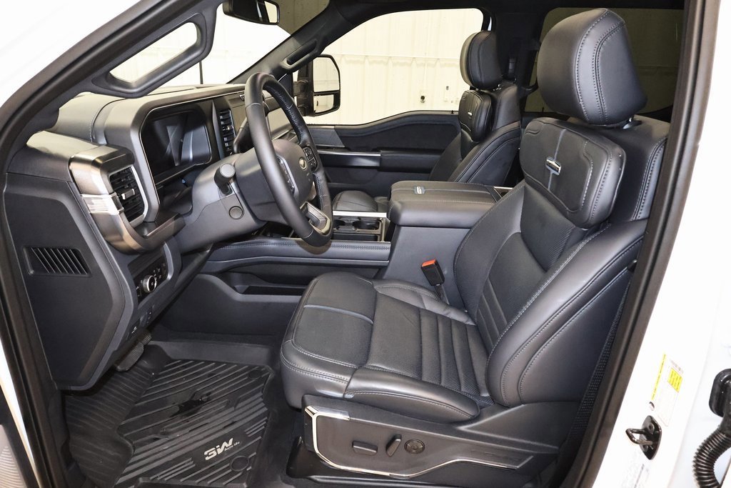 Certified 2025 Ford F450 Platinum w/ FX4 Off-Road Package image 16