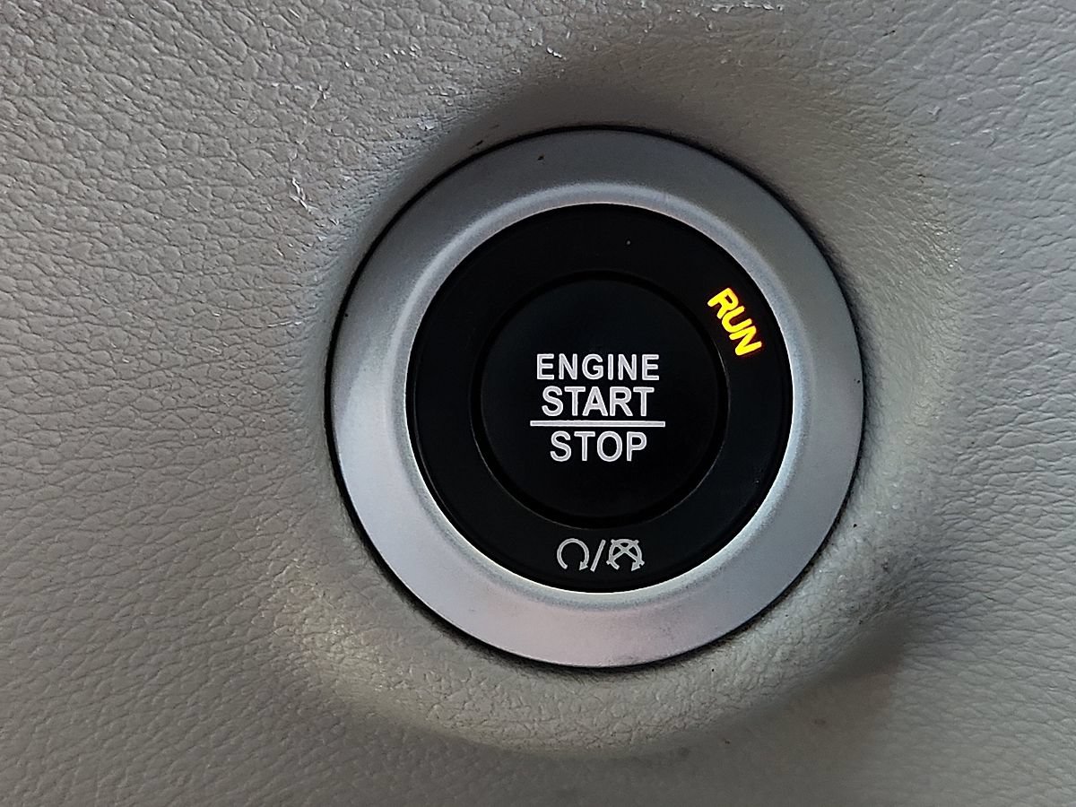Used 2024 Chrysler Pacifica Touring-L FWD image 9