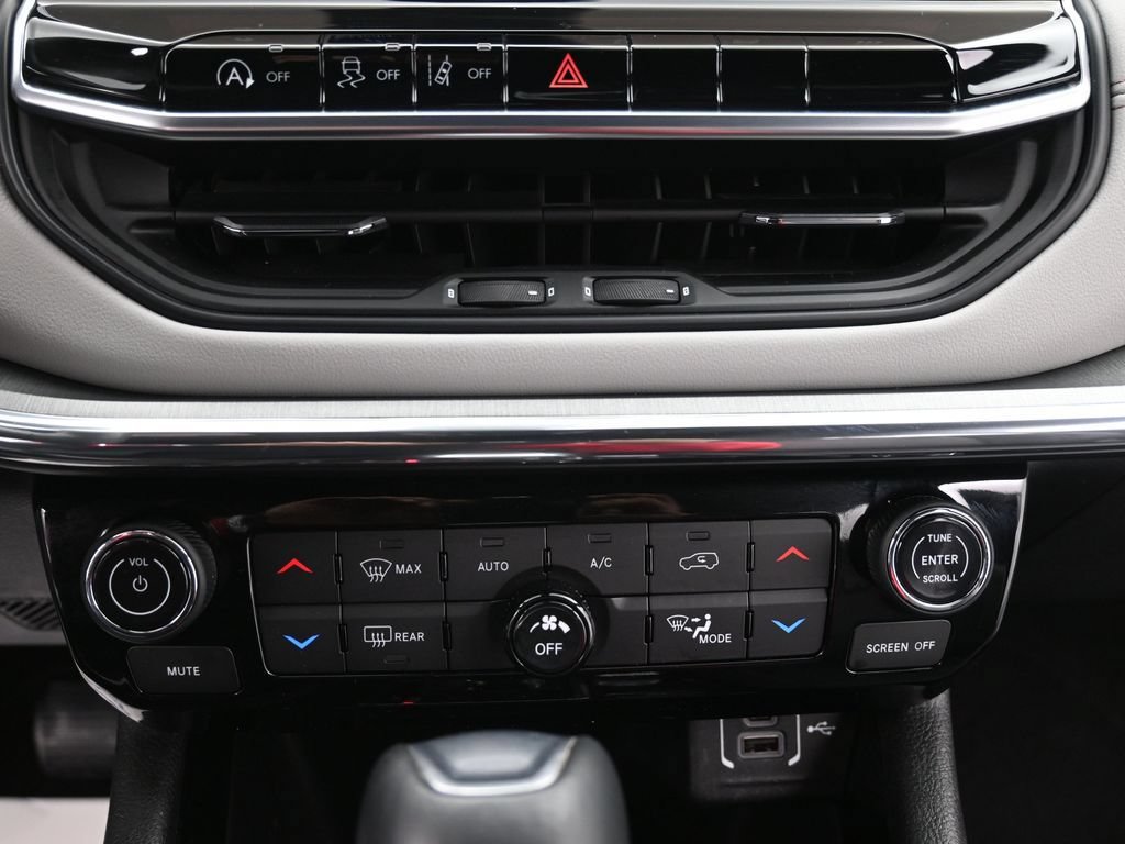 Used 2023 Jeep Compass Limited AWD/4WD image 11