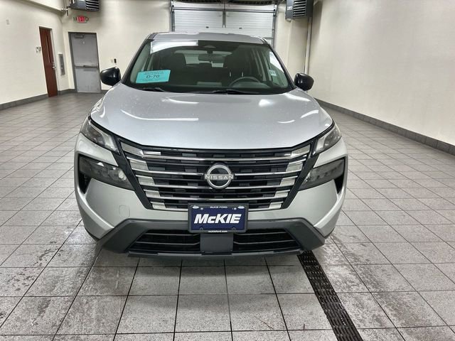 Used 2024 Nissan Rogue S image 3