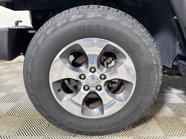 Used 2018 Jeep Wrangler Unlimited Sahara w/ Connectivity Group AWD/4WD image 13