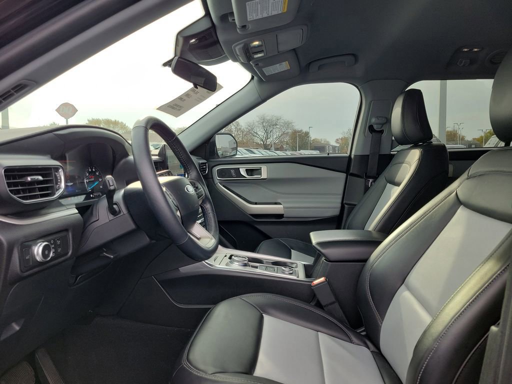 Certified 2022 Ford Explorer XLT w/ Equipment Group 202A image 16