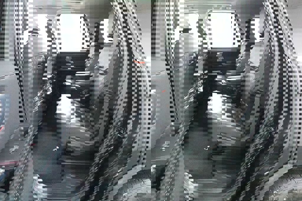 Certified 2025 Ford Expedition Platinum image 30