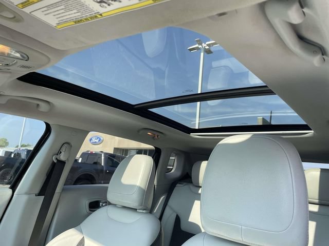 Used 2018 Jeep Compass Latitude w/ Popular Equipment Group FWD image 16
