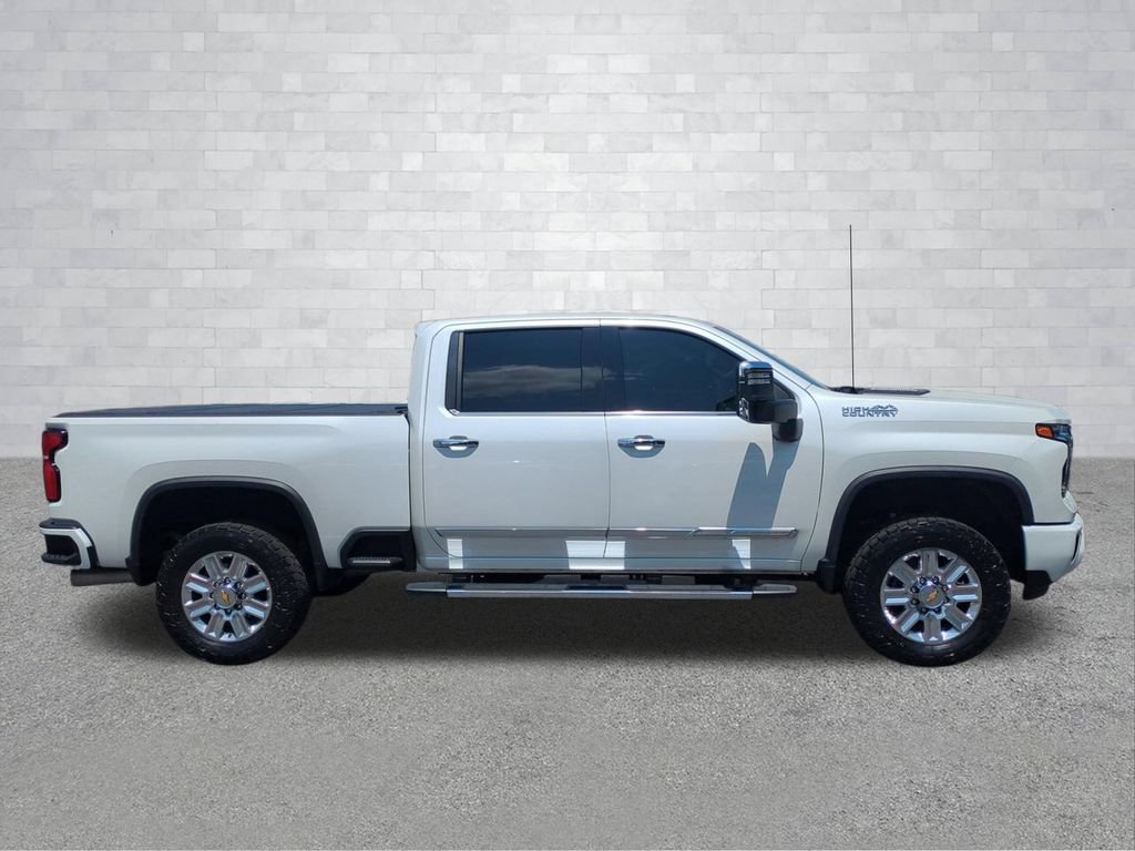 Used 2024 Chevrolet Silverado 3500 High Country w/ High Country Premium Package AWD/4WD image 3