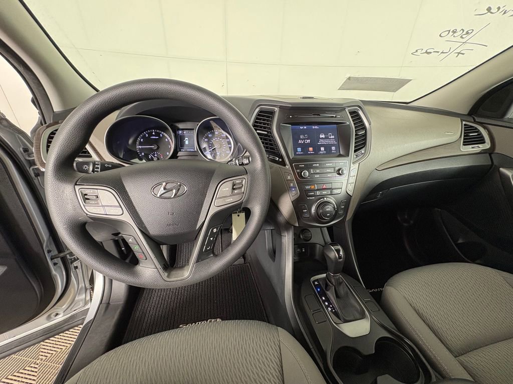 Used 2017 Hyundai Santa Fe SE w/ Cargo Package FWD image 7