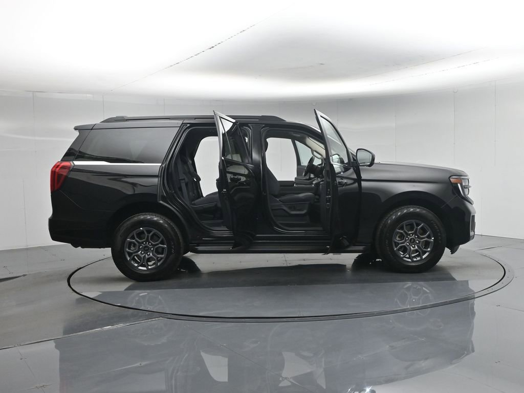 Certified 2025 Ford Expedition Active AWD/4WD image 5