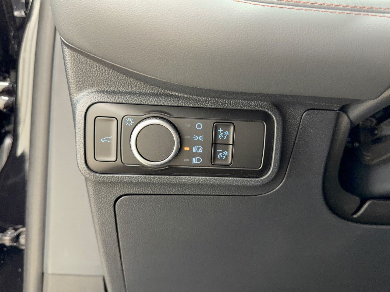 Certified 2025 Ford Explorer Active RWD image 31
