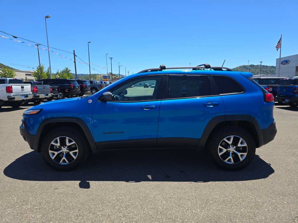 Used 2018 Jeep Cherokee Trailhawk w/ Trailer Tow Group AWD/4WD image 2