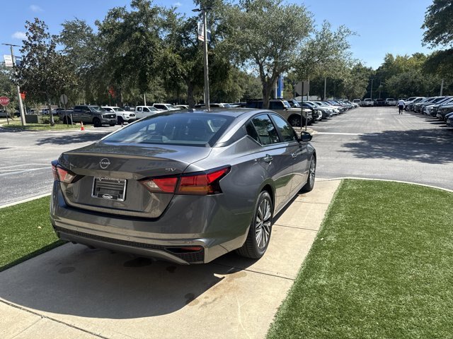 Used 2024 Nissan Altima 2.5 SV FWD image 3