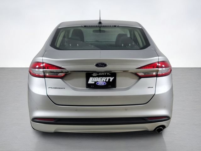 Certified 2017 Ford Fusion SE w/ Fusion SE Technology Package FWD image 4