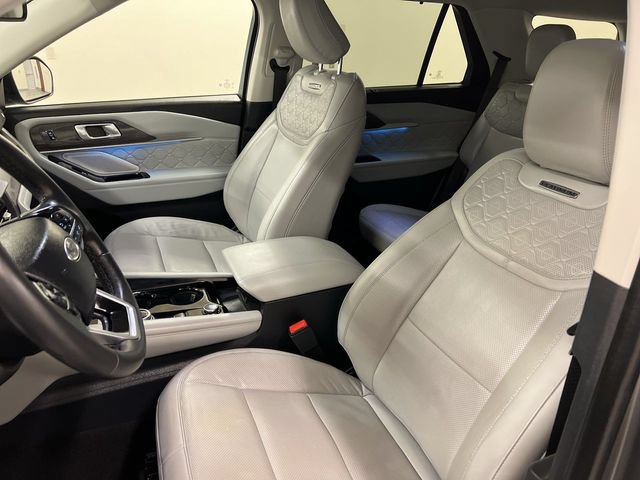 Certified 2025 Ford Explorer Platinum w/ Ultimate Package AWD/4WD image 9