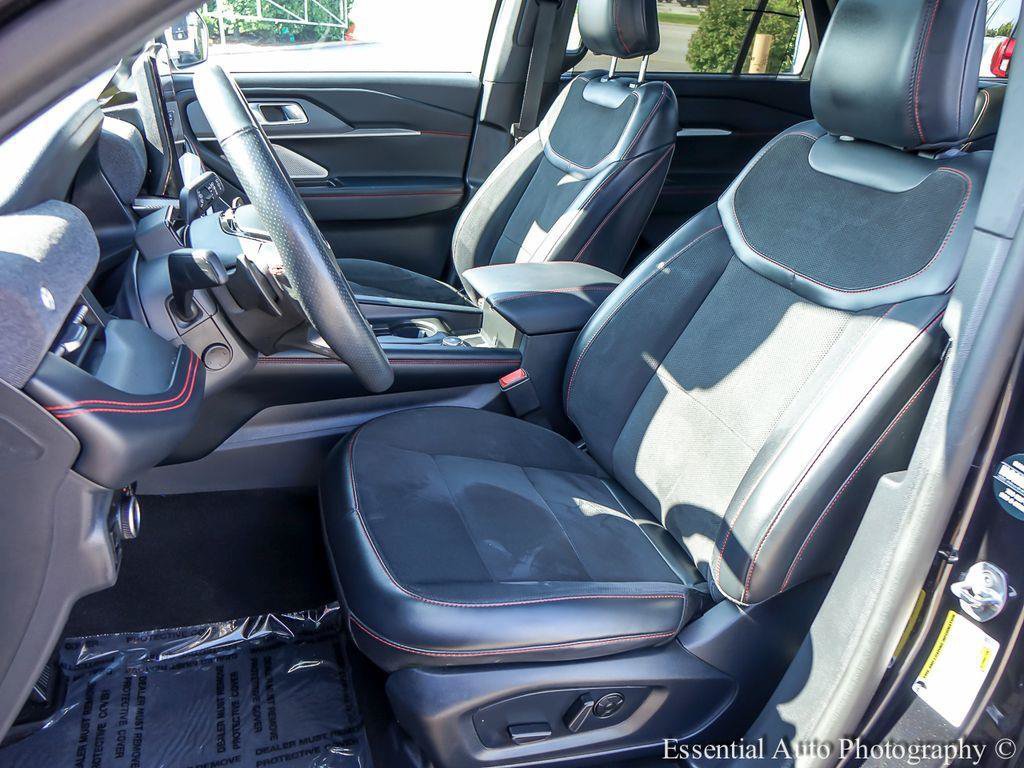 Certified 2025 Ford Explorer ST AWD/4WD image 11