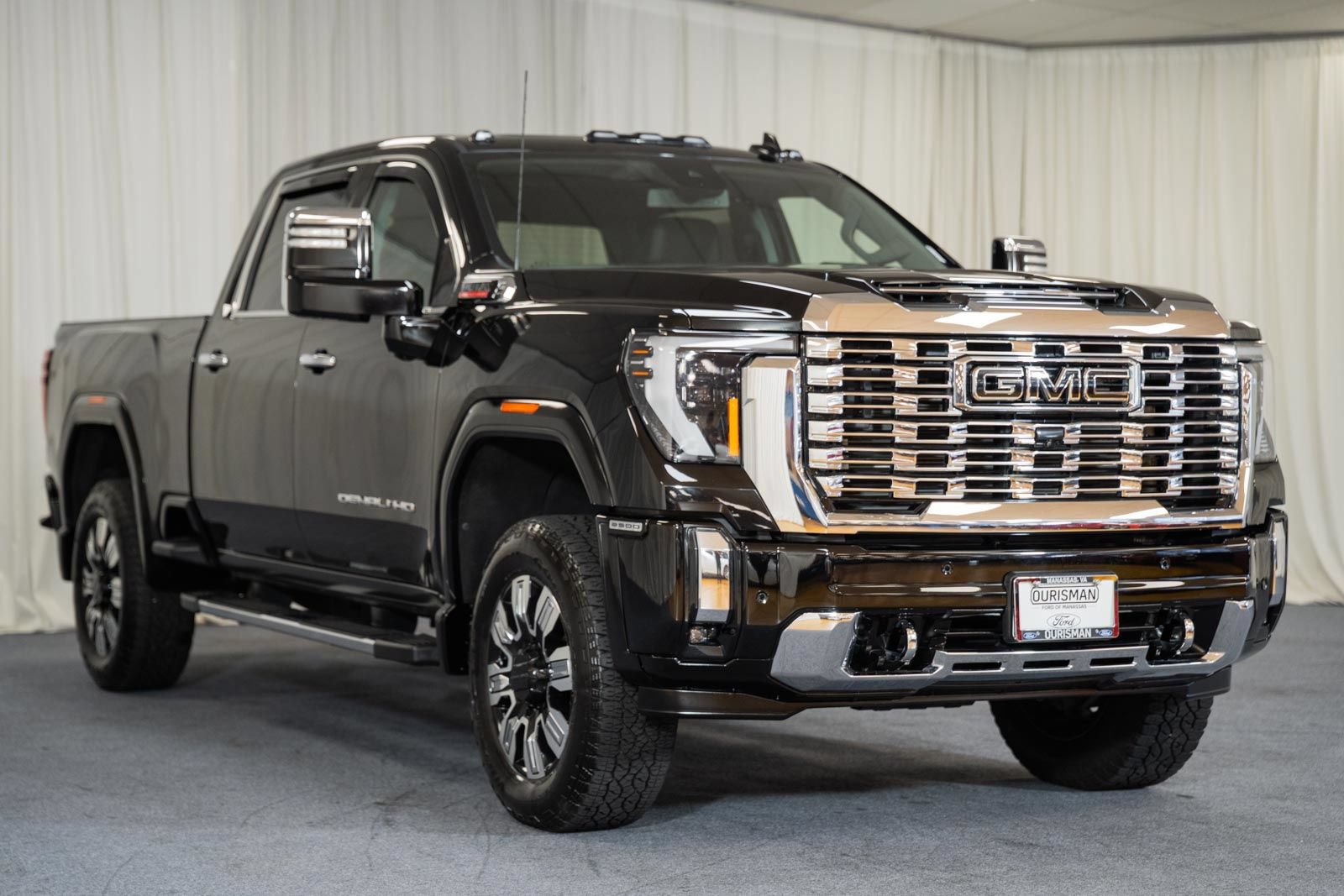 Used 2024 GMC Sierra 2500 Denali AWD/4WD image 1