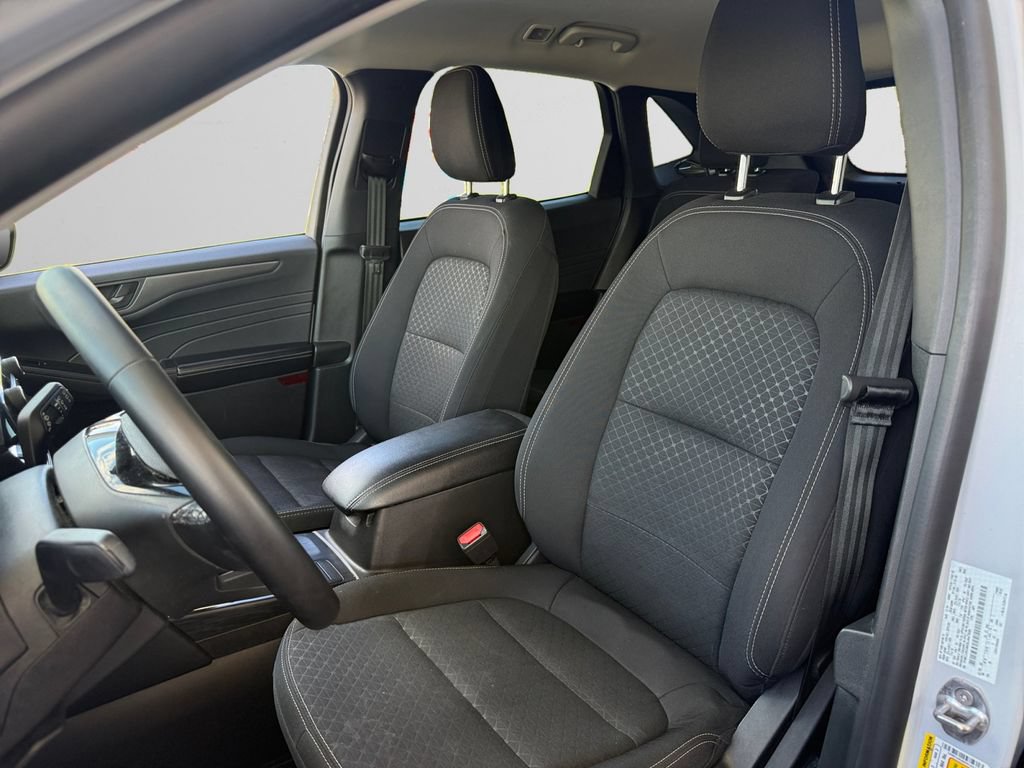 Certified 2025 Ford Escape Active w/ Cold Weather Package FWD image 17