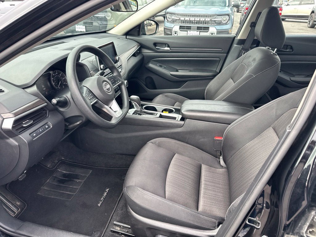 Used 2024 Nissan Altima 2.5 SV FWD image 12