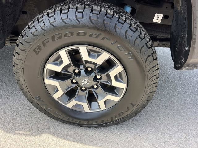 Used 2021 Toyota Tacoma TRD Off-Road w/ Technology Package AWD/4WD image 14