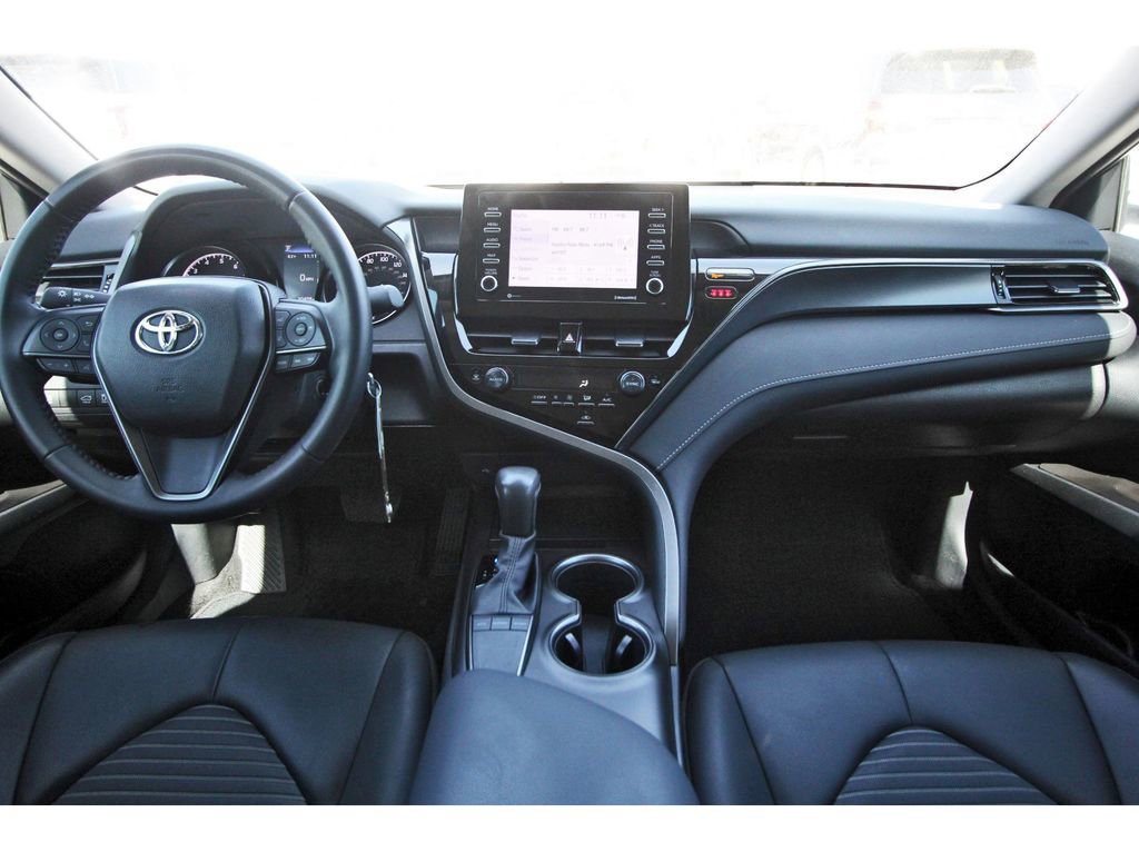 Used 2024 Toyota Camry SE image 12