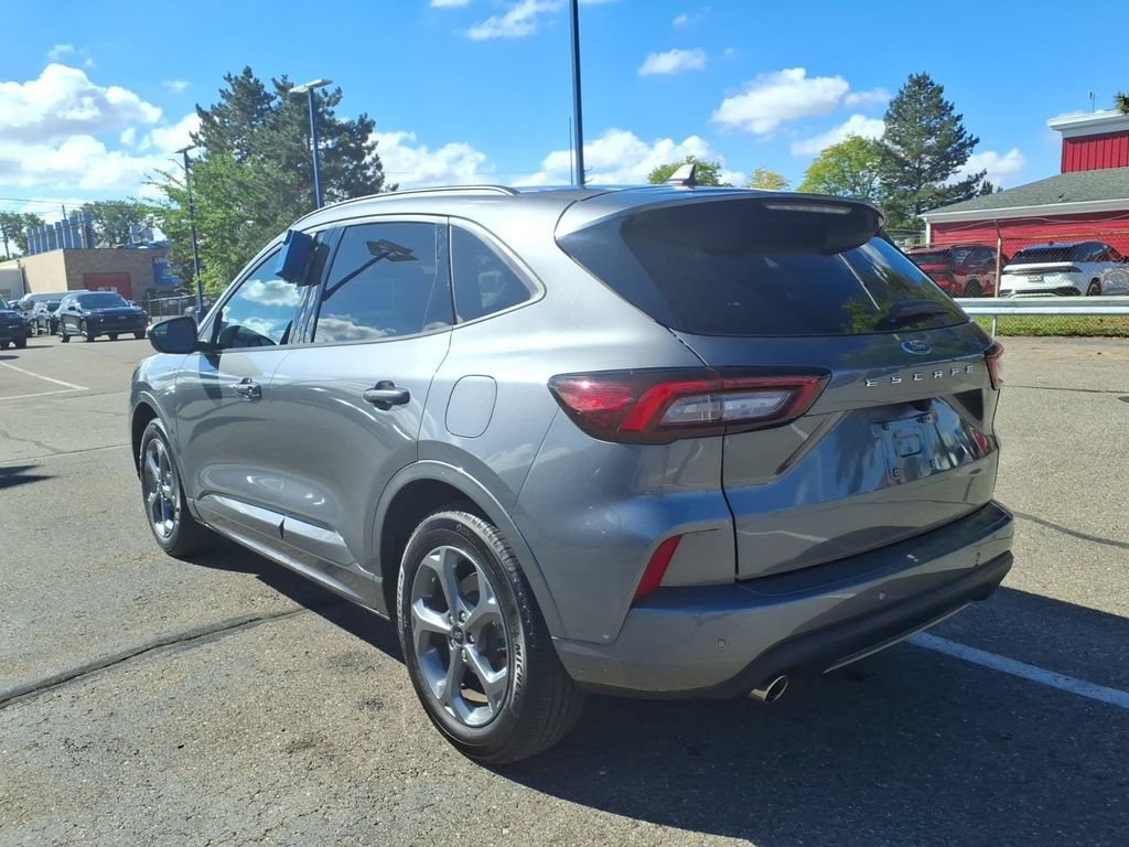 Certified 2024 Ford Escape ST-Line w/ Tech Pack #1 FWD image 9