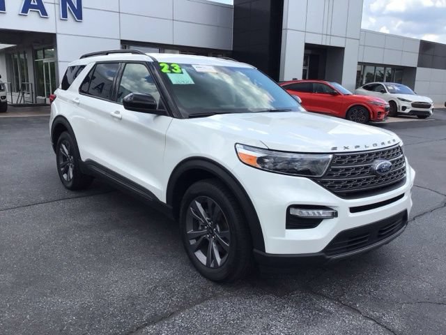 Certified 2023 Ford Explorer XLT w/ Equipment Group 202A AWD/4WD image 1